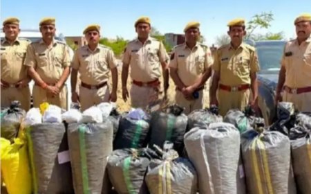 रात के अंधेरे में तस्करों का पीछा: 55 लाख के मादक पदार्थ के साथ दो लग्जरी कारें जब्त