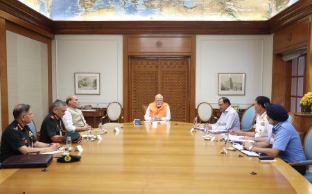 पहलगाम हमले के बाद भारत का कड़ा रुख: पीएम मोदी ने सेनाओं को दी खुली छूट, पाकिस्तान पर बढ़ा दबाव