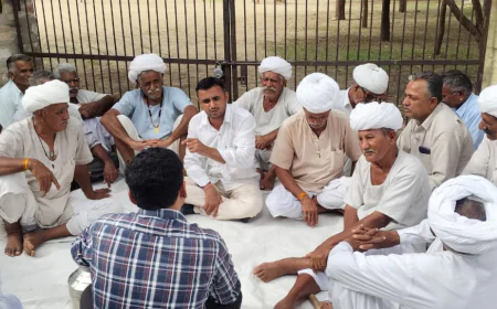 जोधपुर के नाहरो की ढाणी में स्कूल की लापरवाही पर ग्रामीणों का हंगामा, गेट पर जड़ा ताला