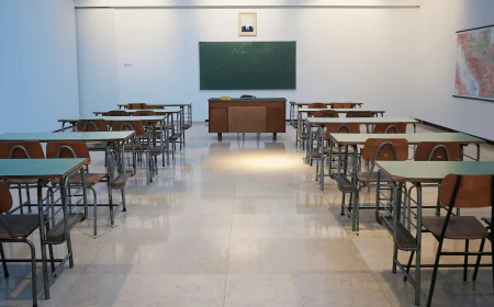 स्कूल में पीरियड्स आये तो कपड़े उतरवाकर प्रिंसिपल ने चेक किया,प्रोजेक्टर पर खून के धब्बों की फोटो चलवाई