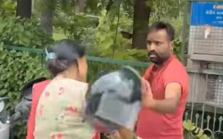 जोधपुर कलेक्टर परिसर में हाई वोल्टेज ड्रामा: पत्नी ने पति को हेलमेट से पीटा, साली के साथ प्रेम प्रसंग का आरोप।