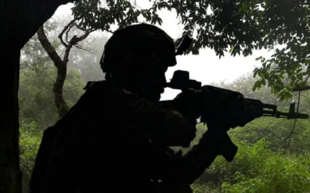 स्वतंत्रता दिवस से पहले LoC पर डटे वीर जवान:सीमा की सुरक्षा, देश का गर्व.