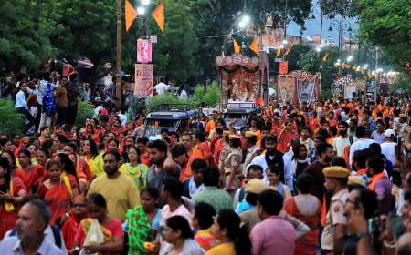 हैदराबाद में जन्माष्टमी जुलूस में दर्दनाक हादसा: बिजली के तारों से टकराया रथ, 5 की मौत, उत्सव में छाया मातम.