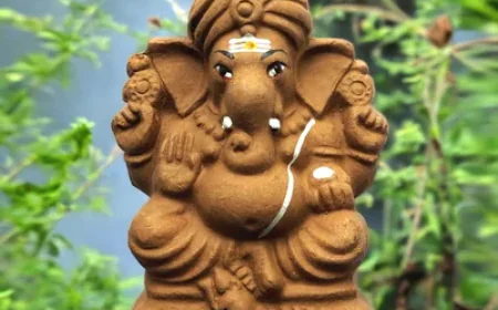 घर पर बनाएं मिट्टी की ईको-फ्रेंडली गणपति मूर्ति, जानें पूजा-स्थापना के दो शुभ मुहूर्त