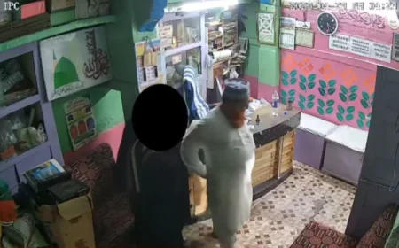 तंत्र-मंत्र के सहारे महिलाओ के साथ अश्लील हरकतें करता तांत्रिक,वायरल वीडियो ने उजागर कि सच्चाई