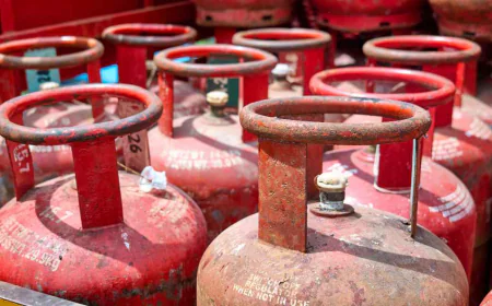 राजस्थान LPG दाम बढ़े: 19 किलो कमर्शियल सिलेंडर 15 रुपये महंगा, घरेलू सिलेंडर पर कोई असर नहीं | 1 अक्टूबर 2025 बिजनेस न्यूज