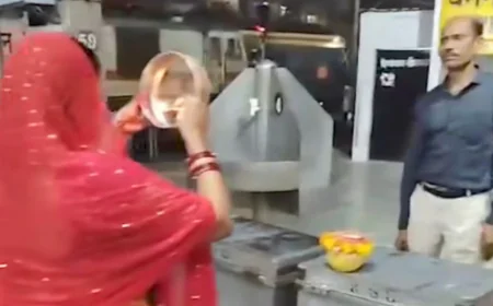 प्लेटफॉर्म पर सजा 'चांद का इंतजार', पत्नी ने लोको पायलट पति के लिए तोड़ा करवा चौथ का व्रत – कानपुर स्टेशन बना प्यार का साक्षी.