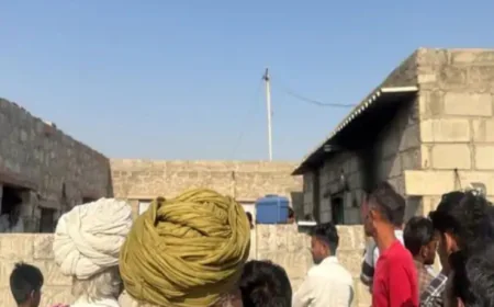 बाड़मेर जिले के भड़खा गांव में भयानक आग: घर में सोते हुए जिंदा जले दो भाई, तीसरे की हालत गंभीर, जोधपुर रेफर