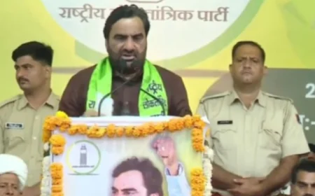 "समोसे खाकर नहीं चलेगी राजस्थान की सरकार" हनुमान बेनीवाल का भजनलाल सरकार पर तीखा तंज।