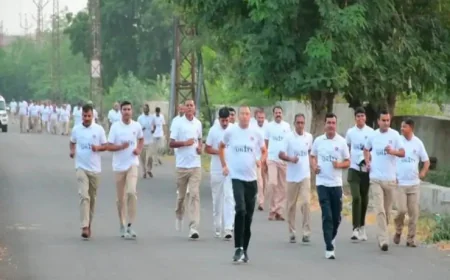 बाड़मेर SP ने अधिकारियों और जवानों के साथ लगाई दौड़: विधायक प्रियंका चौधरी और कलेक्टरटर टीना डाबी ने दिलाई शपथ, स्टूडेंट्स ने भी लिया भाग