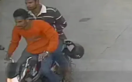 कोटा में दिनदहाड़े मंदिर से दान पेटी चोरी: बदमाशों की शातिराना हरकत सीसीटीवी में कैद
