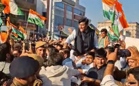 राजस्थान कांग्रेस का बीजेपी मुख्यालय की ओर मार्च: पुलिस से धक्का-मुक्की, बैरिकेड से गिरे विधायक, महिला नेता बेहोश; डोटासरा-जूली सहित कई नेता हिरासत में