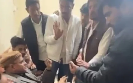 बीकानेर: महाराजा गंगा सिंह विश्वविद्यालय में NSUI का जोरदार प्रदर्शन, छात्रों ने कुलपति कार्यालय के सामने की नारेबाजी