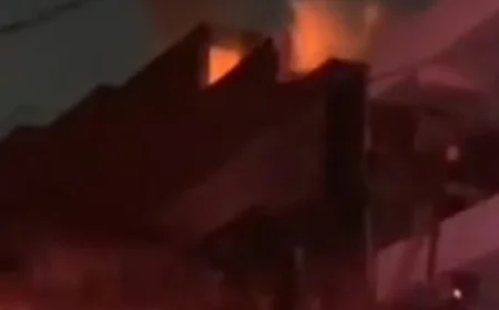 जयपुर में बेडशीट गोदाम में लगी भीषण आग: लाखों का नुकसान, फायर ब्रिगेड को दूसरी इमारत से बुझानी पड़ी आग