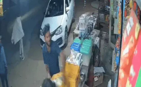 जयपुर में उधार मना करने पर किराना दुकान में तोड़फोड़ और हमला: तीन युवकों ने डंडे-सरिए से की वारदात, CCTV में कैद हुई पूरी घटना