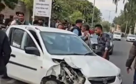 बाड़मेर कलेक्ट्रेट के सामने तीन गाड़ियों में जोरदार टक्कर: पुलिस की बोलेरो पलट गई, डीएसटी इंचार्ज समेत कई घायल; स्थानीय लोगों ने तुरंत अस्पताल पहुंचाया