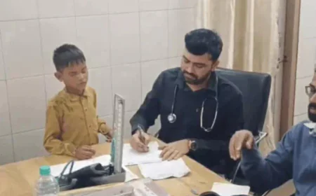 9 साल के मासूम की पलकें फेवीक्विक से चिपक गईं: स्कूल में खेलते वक्त हुआ हादसा, मामला गंभीर – उदयपुर रेफर