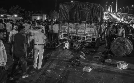 आरटीओ टीम को देख ट्रक चालक ने लगाए अचानक ब्रेक, पीछे से घुसी स्कूटी; 12वीं के छात्र की मौत, गुस्साए लोगों ने लगाया जाम