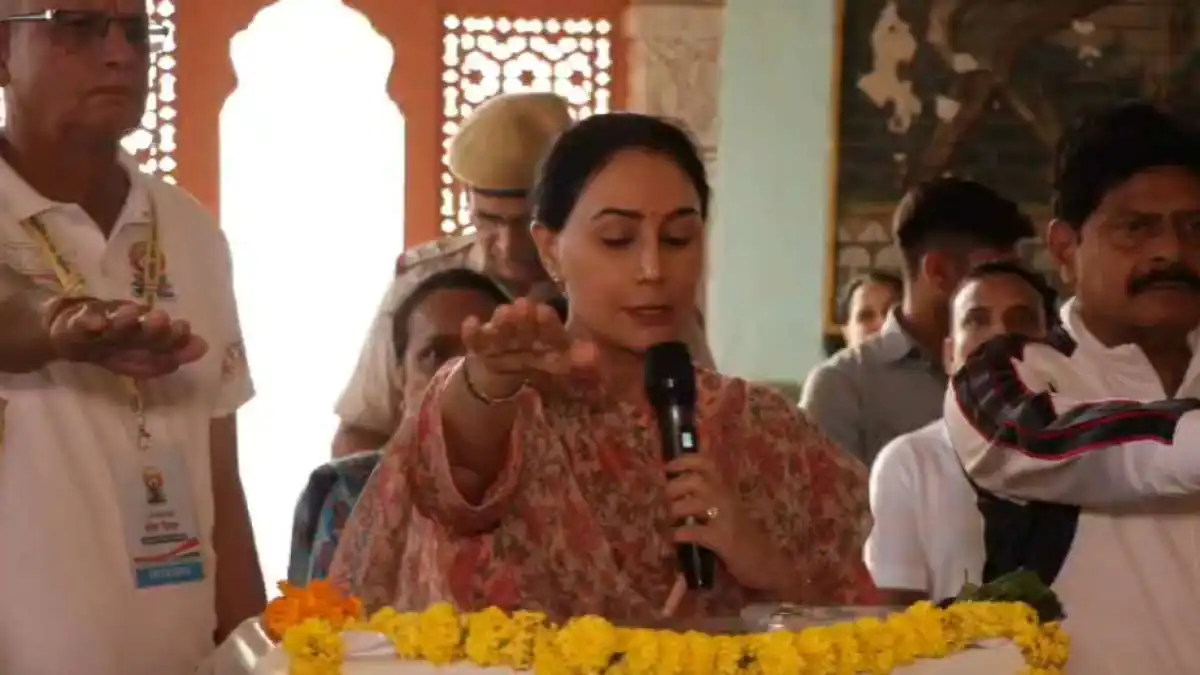 अंतर्राष्ट्रीय योग दिवस पर अल्बर्ट हॉल में योगमय हुआ माहौल, उपमुख्यमंत्री दिया कुमारी ने किया योगाभ्यास