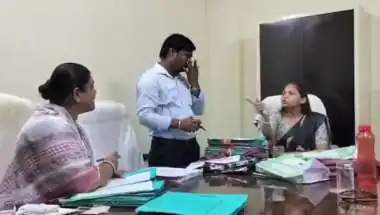 'तूने बाहर निकालने को कैसे कहा?' विधायक से भिड़ीं EO, भतीजे को लेकर हुआ विवाद... रातों-रात EO सस्पेंड