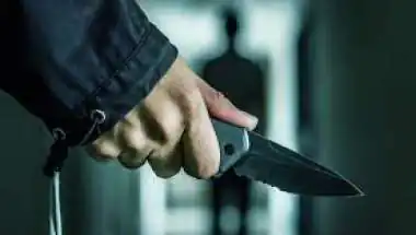 कोटा में दिनदहाड़े चाकूबाजी: विधायकों के घर के पास युवक पर 10 वार, गंभीर घायल