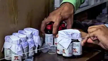 अब बिना डॉक्टर की पर्ची नहीं मिलेगी कफ सिरप, केंद्र सरकार ने दवा बिक्री नियम किए सख्त