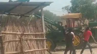 दौसा में दबंगों ने परिवार के घर पर चलाया बुलडोजर, महिलाओं की चीख-पुकार, तीन नामजद समेत कई पर केस