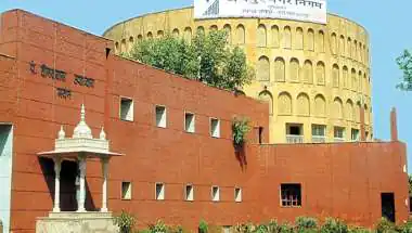 जयपुर नगर निगम में बड़ी कार्रवाई, ACB ने पशुधन निरीक्षक को 6 हजार रुपए की रिश्वत लेते रंगे हाथों किया गिरफ्तार