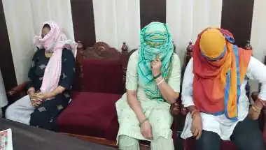 ‘नौकरी बचानी है तो पैसे दो’: भरतपुर में 10 हजार की रिश्वत लेते 3 महिला कर्मी गिरफ्तार