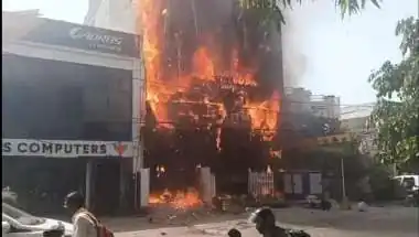लखनऊ अग्निकांड में 15 मौतें: SIT जांच शुरू, अवैध बिल्डिंग पर चलेगा बुलडोजर, 4 आरोपी गिरफ्तार