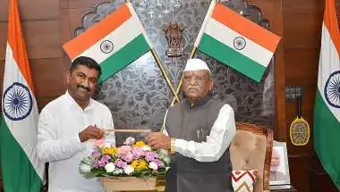 राज्यपाल हरिभाऊ बागड़े से मिले सरपंच हिंदूसिंह तामलोर, सीमावर्ती क्षेत्रों के विकास और तामलोर स्टेशन पर ट्रेनों के ठहराव की उठाई मांग