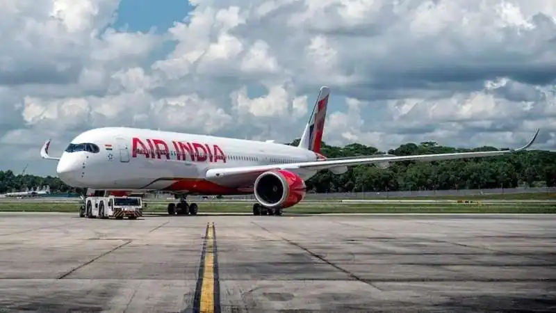 एअर इंडिया का नया कदम: कम किराये वाली नई श्रेणी लॉन्च, मुफ्त इन-फ्लाइट मील की सुविधा होगी बंद