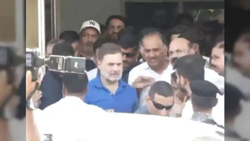 कोटा पहुंचे राहुल गांधी, छात्रों से संवाद कार्यक्रम में बोले—“यहीं से शुरू होगी बदलाव की लड़ाई”