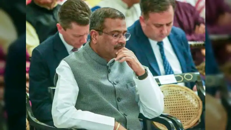 मोदी कैबिनेट में जल्द फेरबदल? यूपी चुनाव से पहले कई मंत्रियों के विभाग बदलने की चर्चा तेज