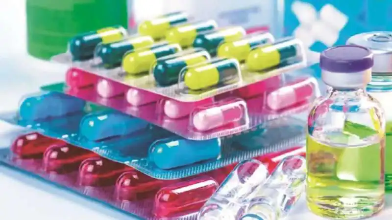 गिरते बाजार में फार्मा शेयरों की चमक, डॉ. रेड्डीज़ के शेयर 4% से अधिक उछले