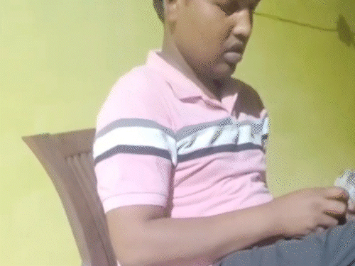 धौलपुर नगर परिषद के कार्यवाहक आयुक्त का रिश्वत लेते वीडियो वायरल, 40 हजार रुपए गिनते दिखे अधिकारी