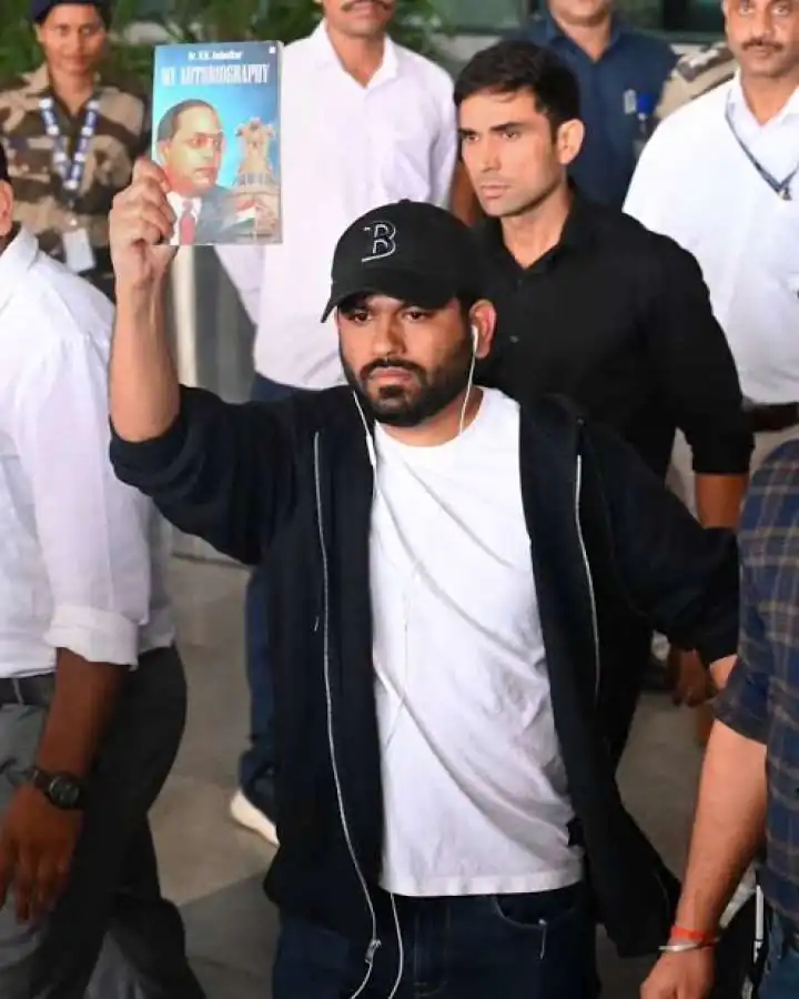 कॉकरोच जनता पार्टी के फाउंडर अभिजीत दीपक को थप्पड़ मारे, कई मोबाइल चोरी... पुलिस ने नहीं दी DJ और रैली की परमिशन