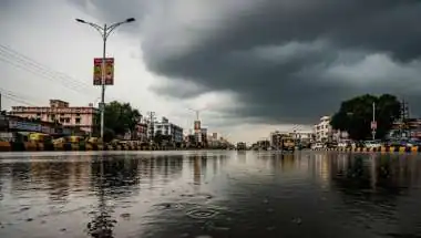 Rajasthan Monsoon Update: जयपुर समेत 10 से ज्यादा जिलों में झमाझम बारिश, 25 जिलों में आज भी अलर्ट... अलवर में मकान ढहा