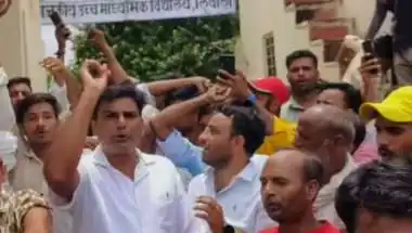 सवाई माधोपुर के सरकारी स्कूल में छात्राओं को निर्वस्त्र कर तलाशी का आरोप, दो शिक्षिकाओं पर कार्रवाई, ग्रामीणों का फूटा गुस्सा