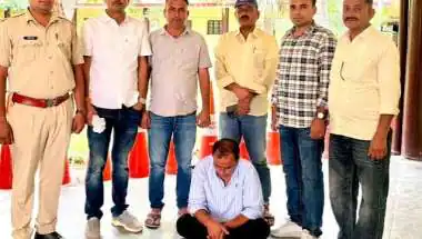 एक साल से फरार 20 हजार का इनामी तस्कर गिरफ्तार: बागोड़ा में फर्जी नंबर प्लेट बनवाते समय ANTF ने दबोचा