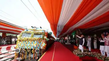 भारत की पहली हाइड्रोजन ट्रेन हुई रवाना... PM मोदी ने दिखाई हरी झंडी, जानिए बिना डीजल कैसे दौड़ती है ये ट्रेन