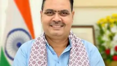 नागौर दौरे पर खेत में उतरे CM भजनलाल शर्मा, महिलाओं संग की मूंग की निराई... चौपाल में सुनी ग्रामीणों की समस्याएं