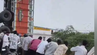 नींद की झपकी बनी हादसे की वजह! जोधपुर में पुल से सीधे जोजरी नदी में गिरा ट्रक..