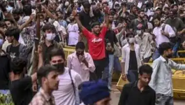 एक आंदोलन, कई विवाद! शिक्षा मंत्री के इस्तीफे तक कैसे पहुंची लड़ाई? CJP पर लगे हर आरोप की पूरी कहानी