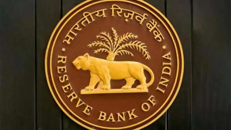 RBI के नए नियम लागू: बैंकों की Mis-selling पर सख्त कार्रवाई, 1 जुलाई से बदले कई वित्तीय नियम