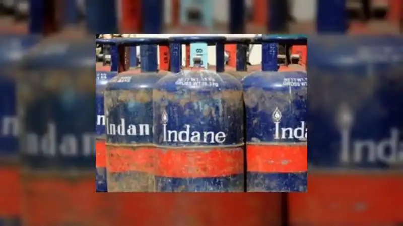 Commercial LPG Price Cut: 19 Kg गैस सिलेंडर ₹183.50 सस्ता, होटल-रेस्तरां कारोबार को बड़ी राहत