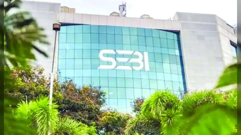 SEBI का बड़ा एक्शन: 'पंप एंड डंप' मामले में 221 कंपनियों और संस्थाओं पर 7 साल का बैन