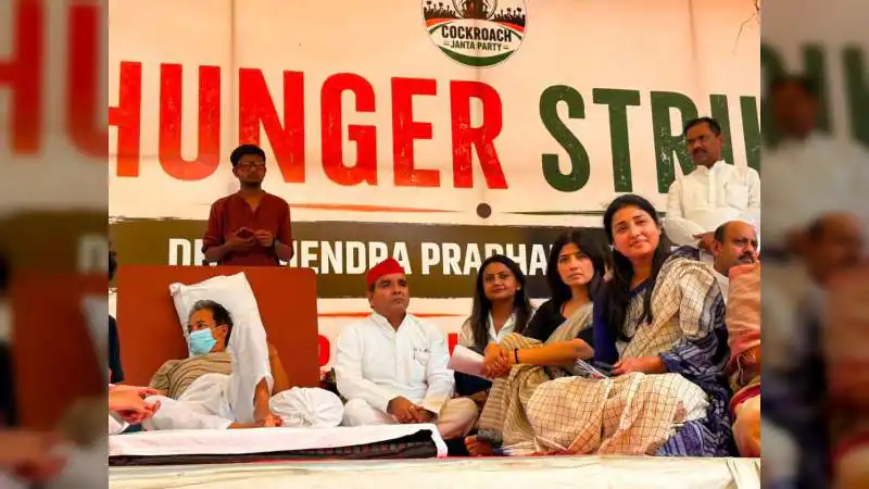 '20 जुलाई को खत्म होगी सोनम वांगचुक की भूख हड़ताल', जंतर-मंतर पहुंचीं डिंपल यादव ने किया बड़ा ऐलान