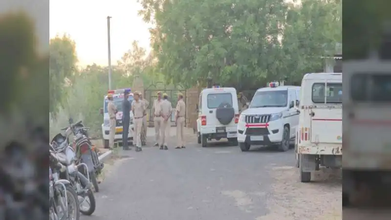भारत-पाक बॉर्डर से 50 KM पहले घर में चल रही MD फैक्ट्री का भंडाफोड़, 24 लाख कैश और ड्रग्स बरामद