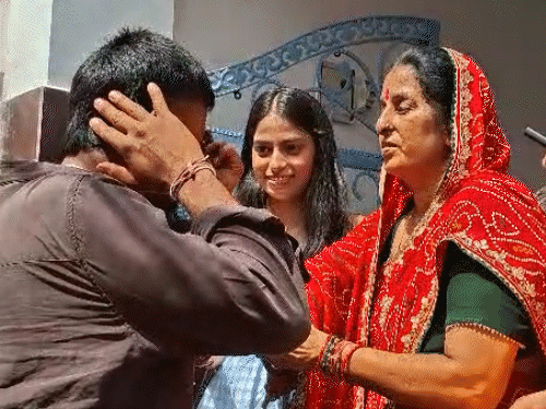 Test Debut Hero Manav Suthar: श्रीगंगानगर पहुंचे मानव सुथार का भव्य स्वागत, बोले- अब वर्ल्ड कप जीतना है सपना